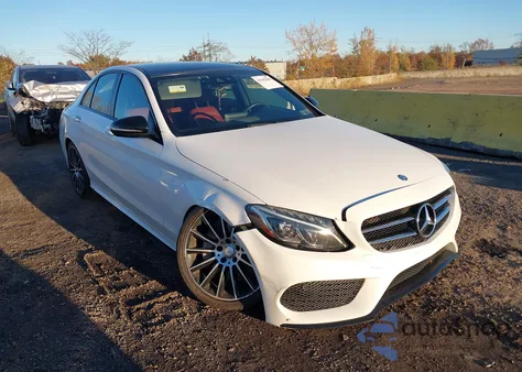 2016 Mercedes-Benz C 300 Sport 4Matic z USA, uszkodzony, nr VIN 55SWF4KB3GU171382